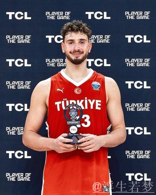 申京遇波杰姆斯基,试探步三分得手 申京遇波杰姆斯基,试探步三分得手