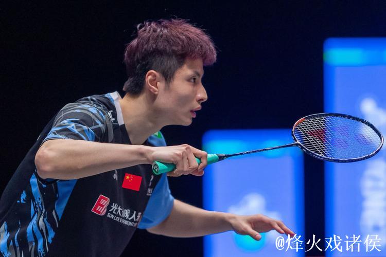 十五运会羽毛球资格赛:石宇奇上演逆转好戏 郑思维复出首战告捷 十五运会羽毛球资格赛:石宇奇上演逆转好戏 郑思维复出首战告捷